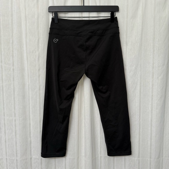 EUC🔥 Black Puma DryCell Capri Leggings - Picture 2 of 6